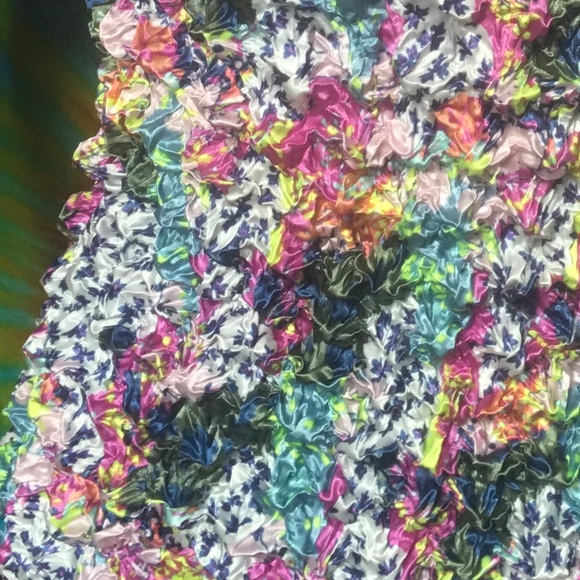 Colorful 90s Popcorn Shirt 🌈 - Picture 4 of 4